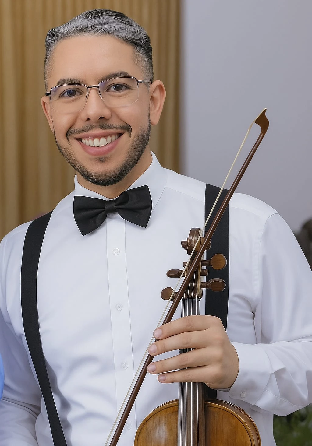 Fabricio Porto tocando violino durante uma apresentação musical